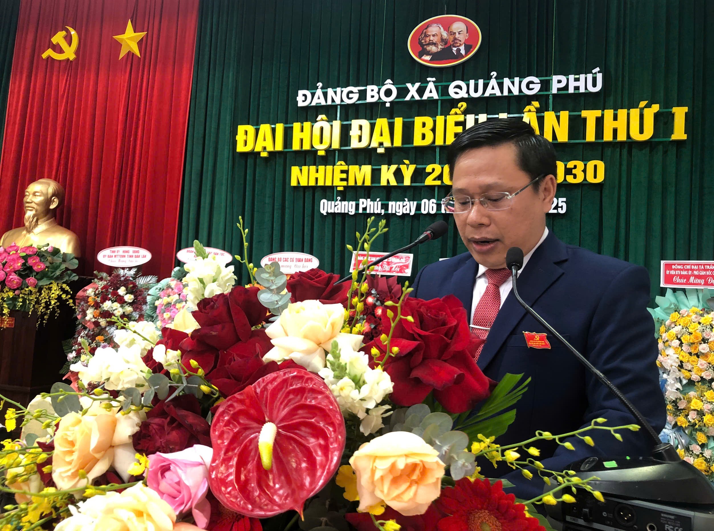 Khai mạc